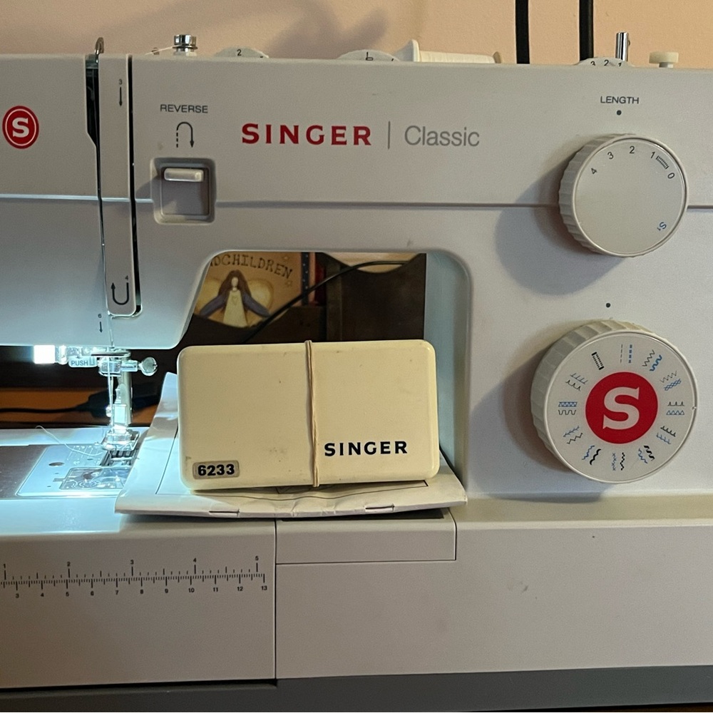 Singer Classic Sewing Machine - Picture 3 of 4